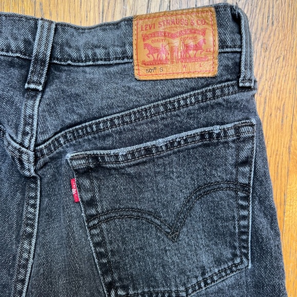 Levi’s 501 Skinny in Well Worn Black - Picture 4 of 5